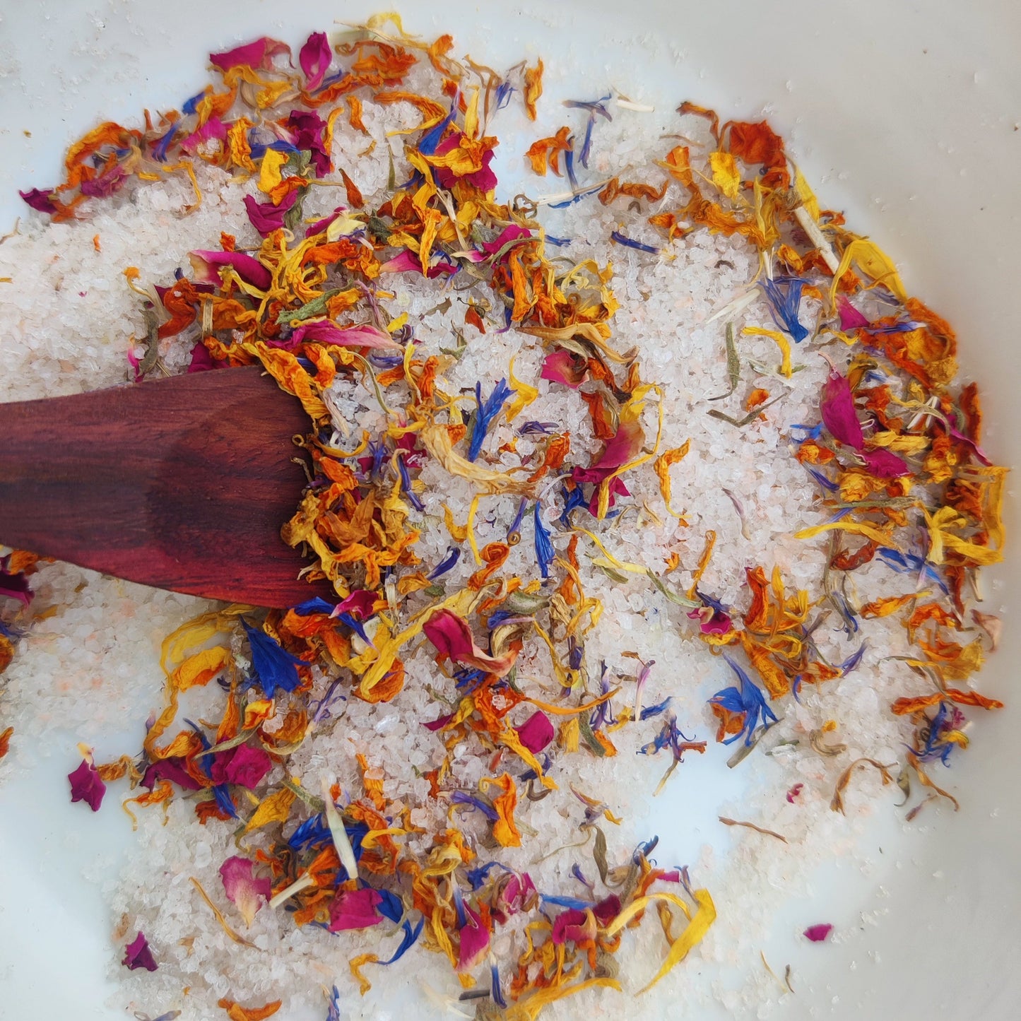 FEMAP Multi Flora Bath Salt – Close-up of floral salt mix with petals, ideal for a calming bath experience with soothing benefits.